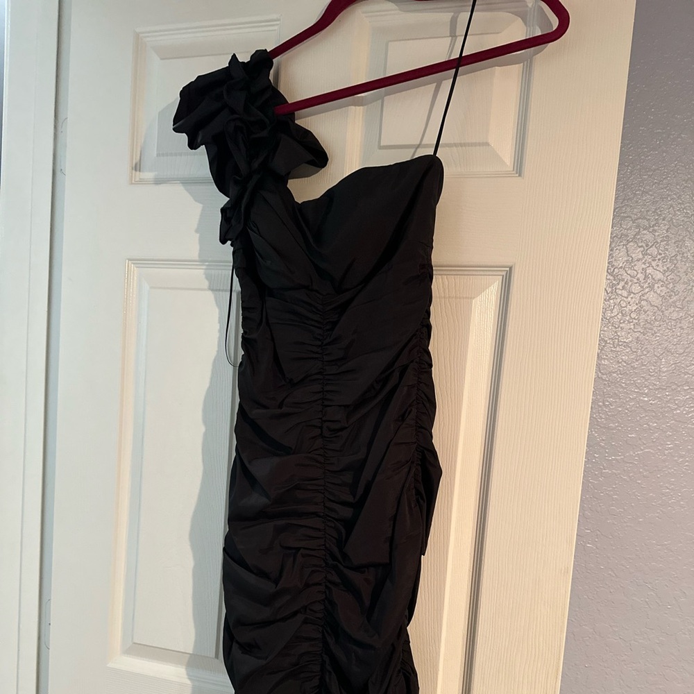 Cache black one should ruffle ruched dress